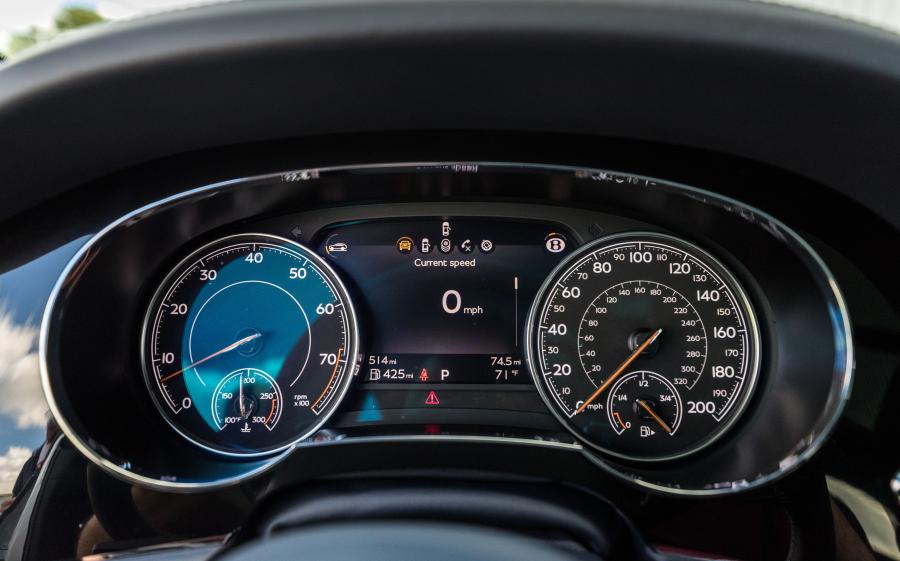 Панель приборов Bentley Bentayga V8 2018 года  (NA) (фото 16 из 22)